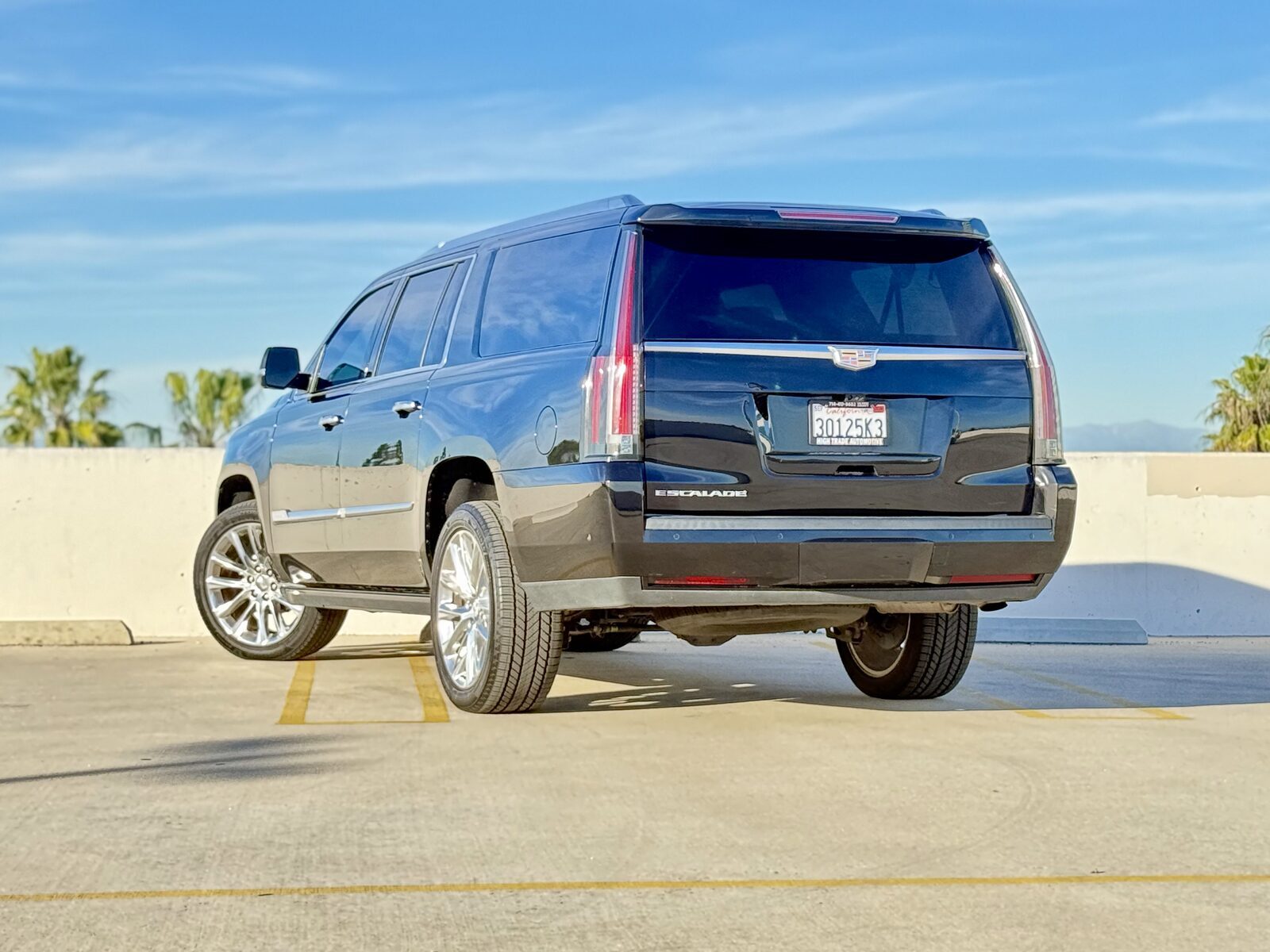 Cadillac Escalade ESV Platinum photo 3