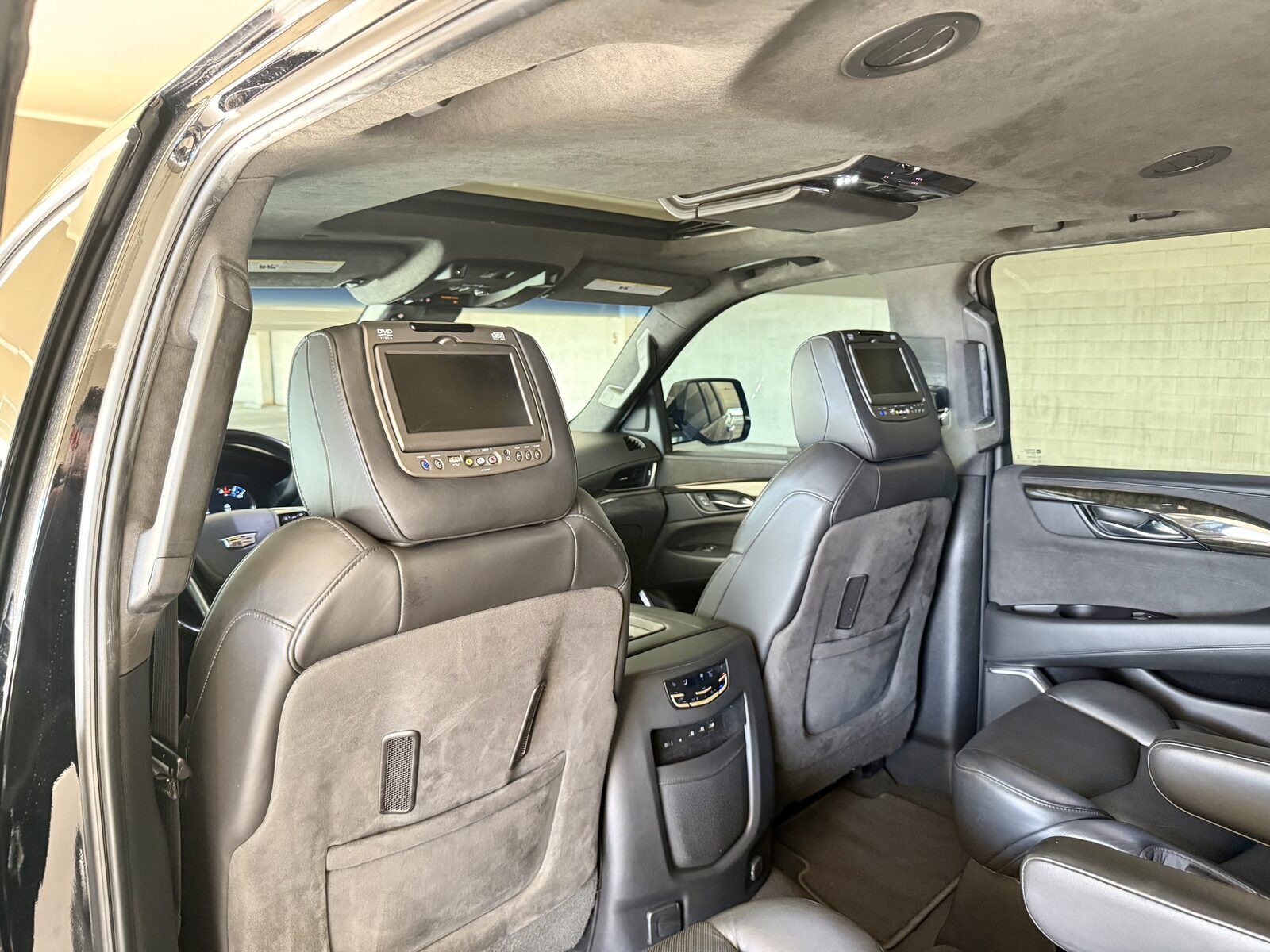 2019 Cadillac Escalade ESV gallery photo 9