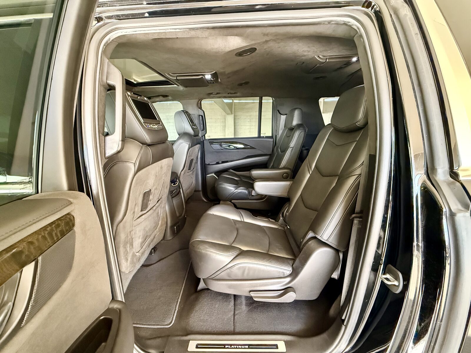 2019 Cadillac Escalade ESV gallery photo 12