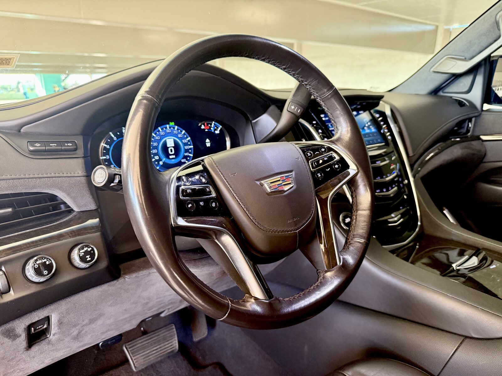 2019 Cadillac Escalade ESV gallery photo 17