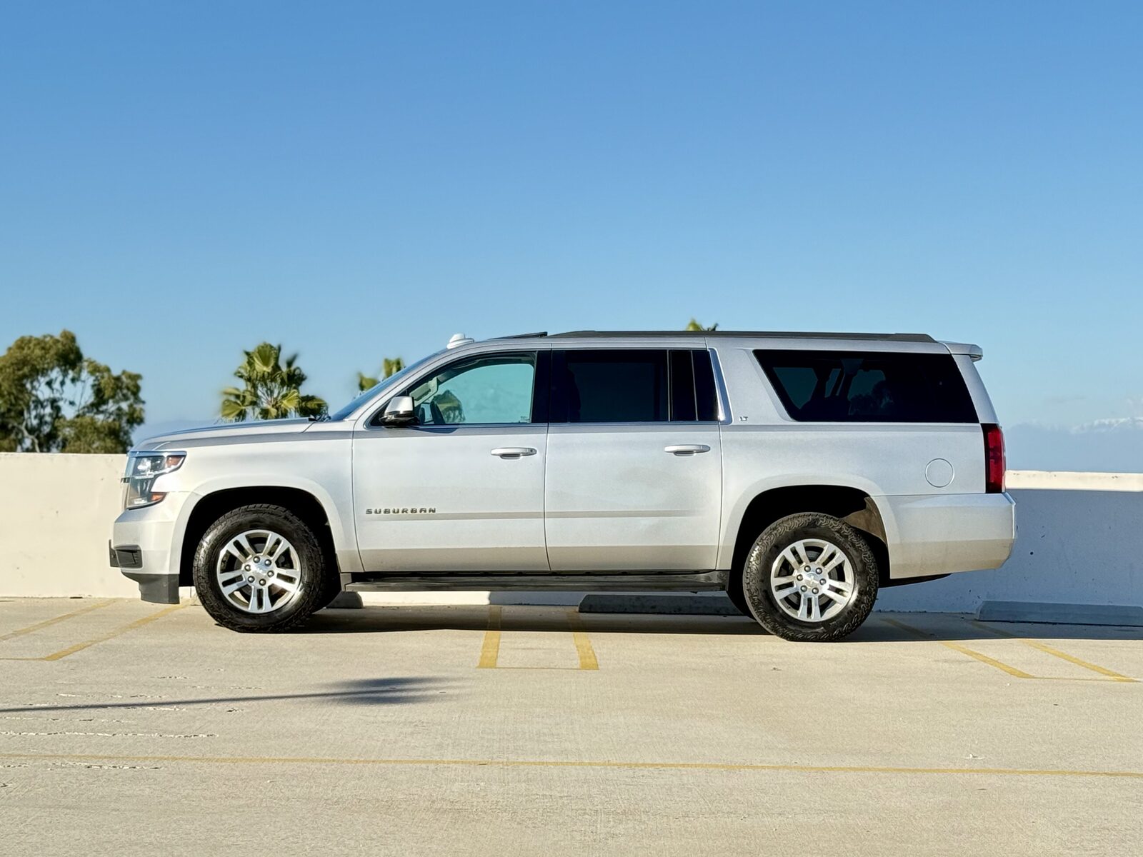 Spacious Chevrolet Suburban LT photo 3