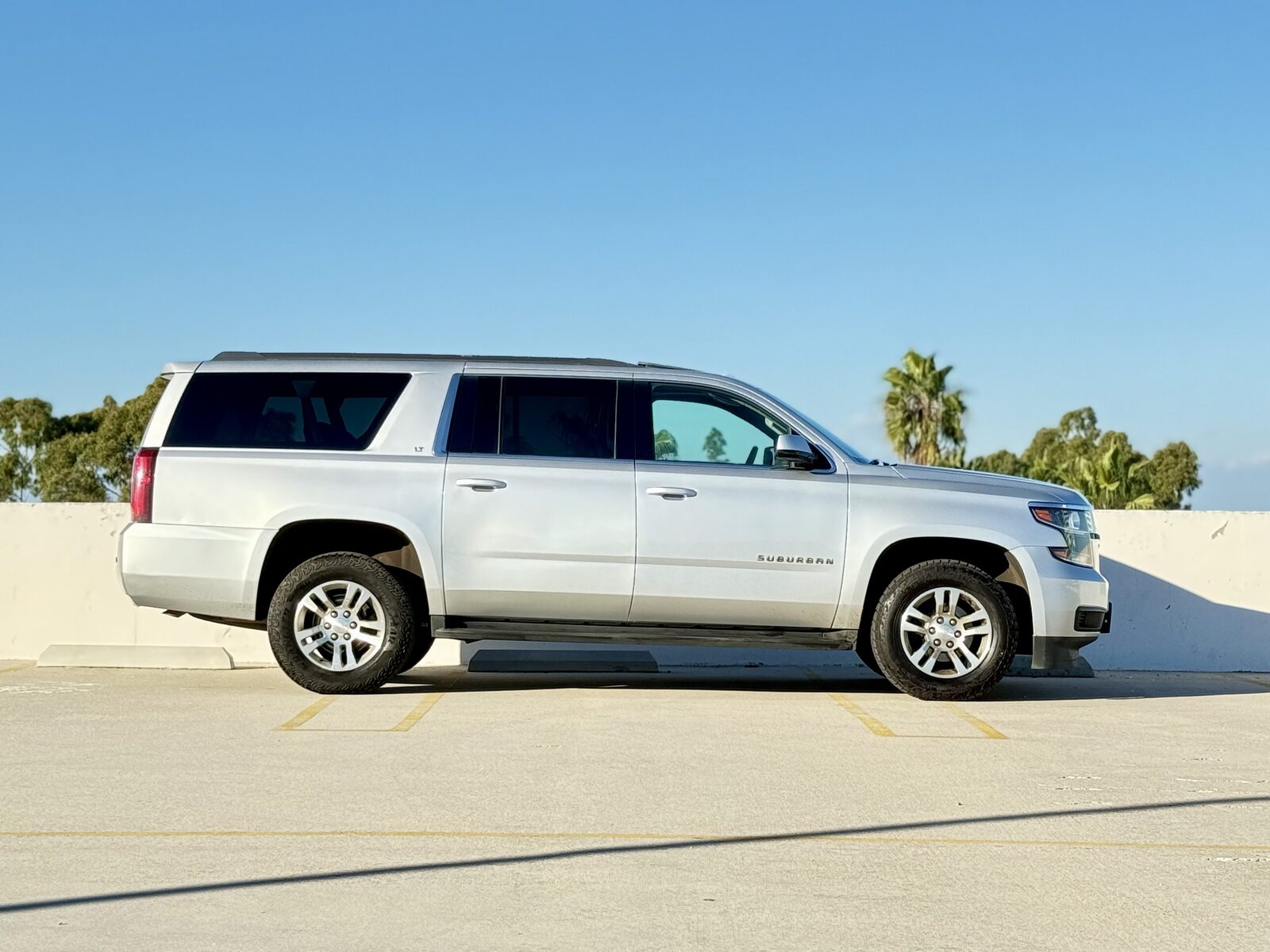 Spacious Chevrolet Suburban LT photo 4