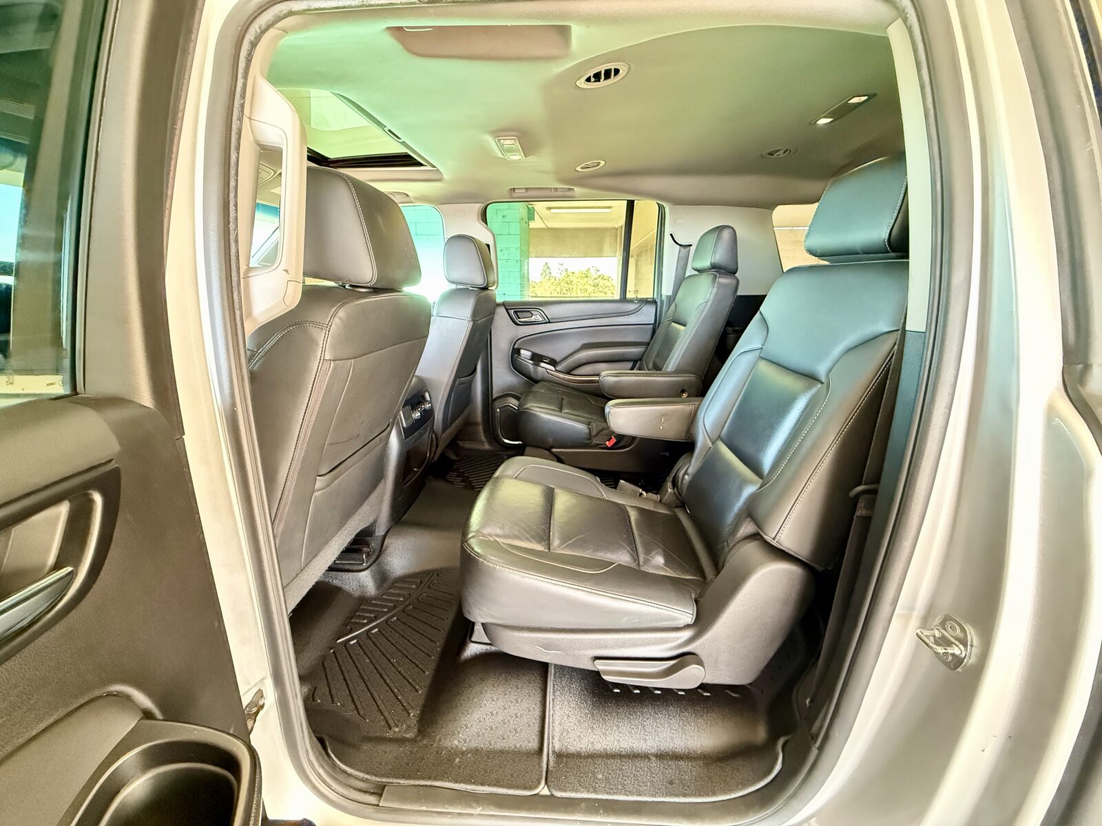 2019 Chevrolet Suburban gallery photo 12