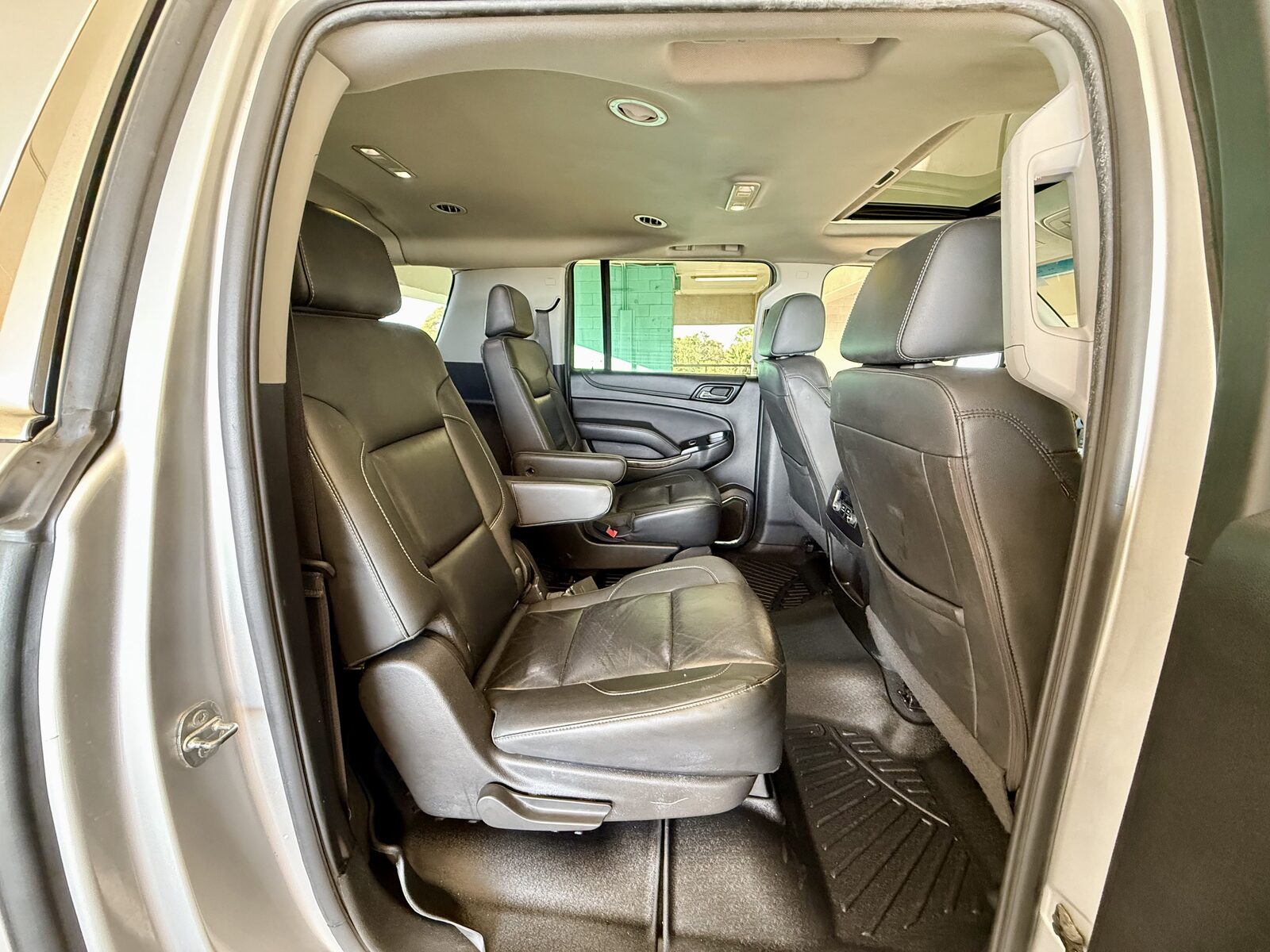 2019 Chevrolet Suburban gallery photo 14