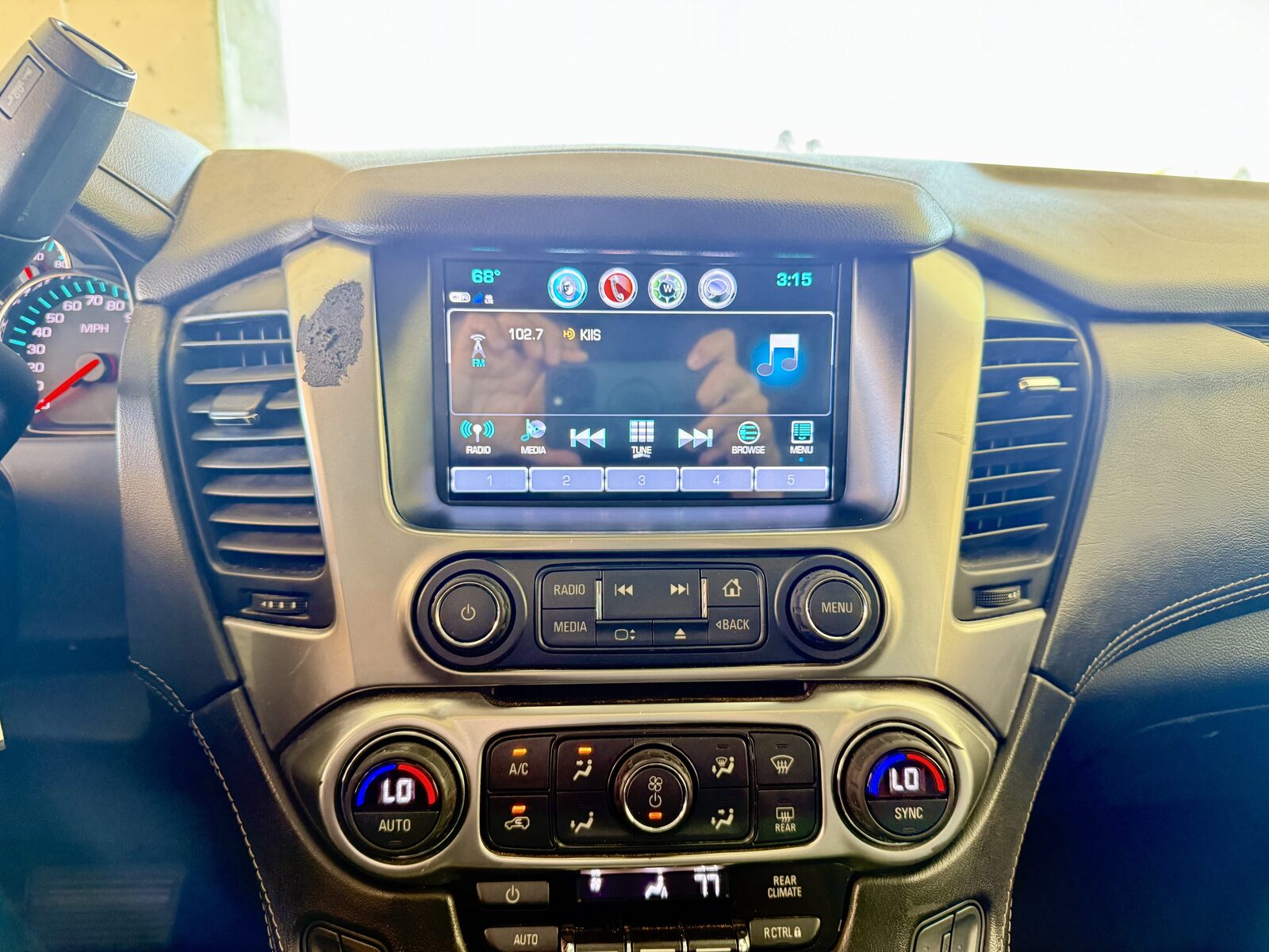 2019 Chevrolet Suburban gallery photo 15