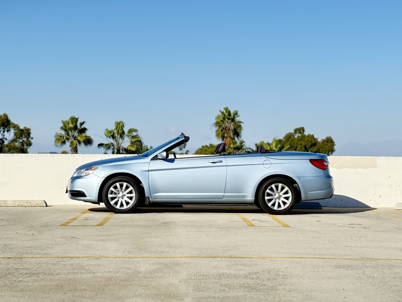 Chrysler 200 Touring Convertible photo 3
