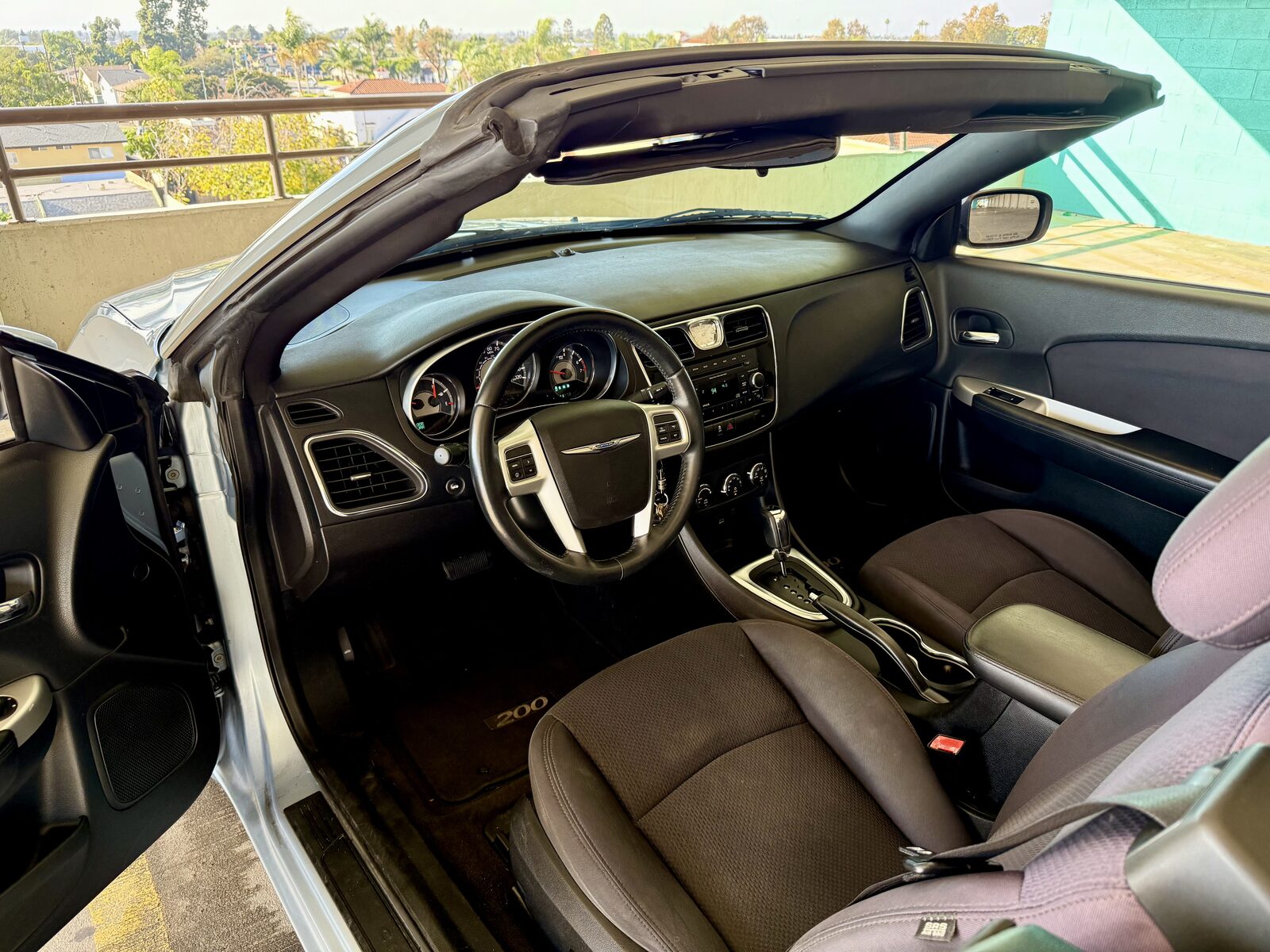 2013 Chrysler 200 gallery photo 8