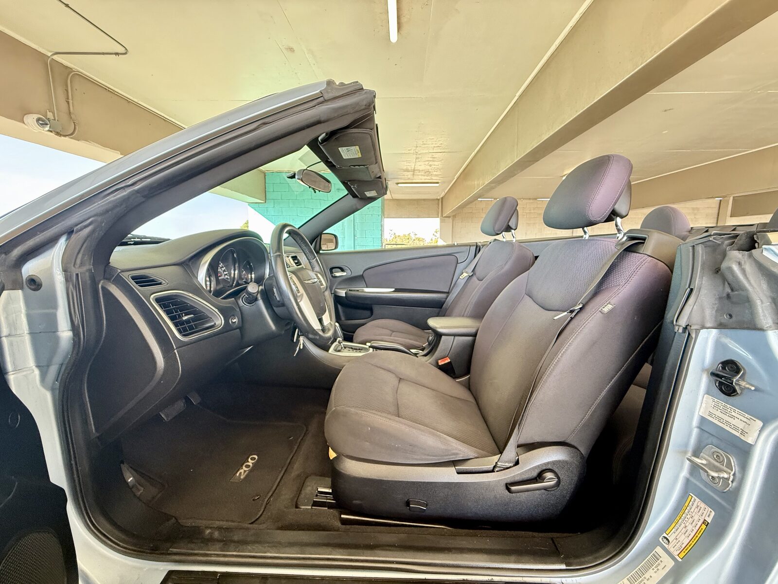 2013 Chrysler 200 gallery photo 10