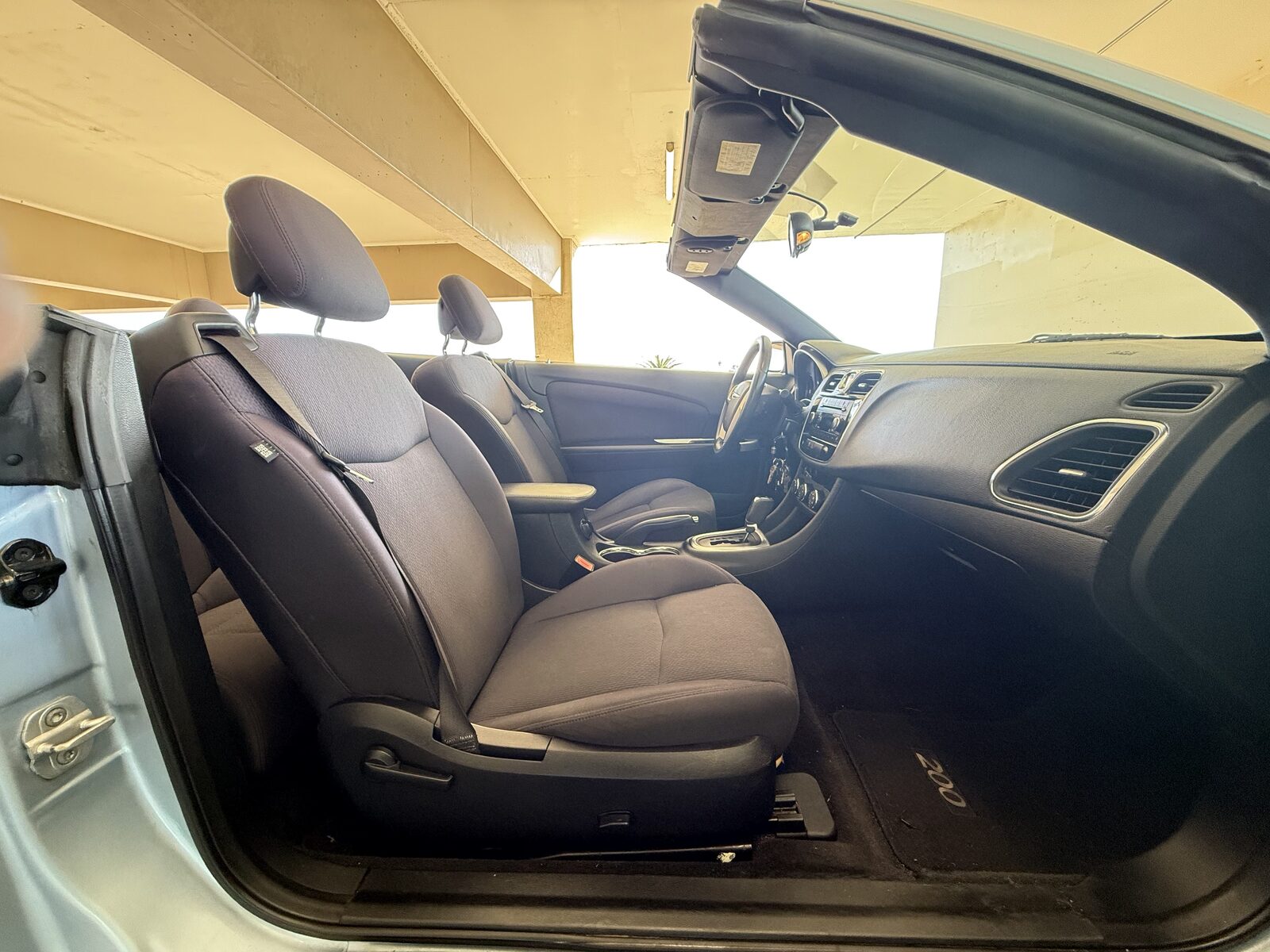 2013 Chrysler 200 gallery photo 11