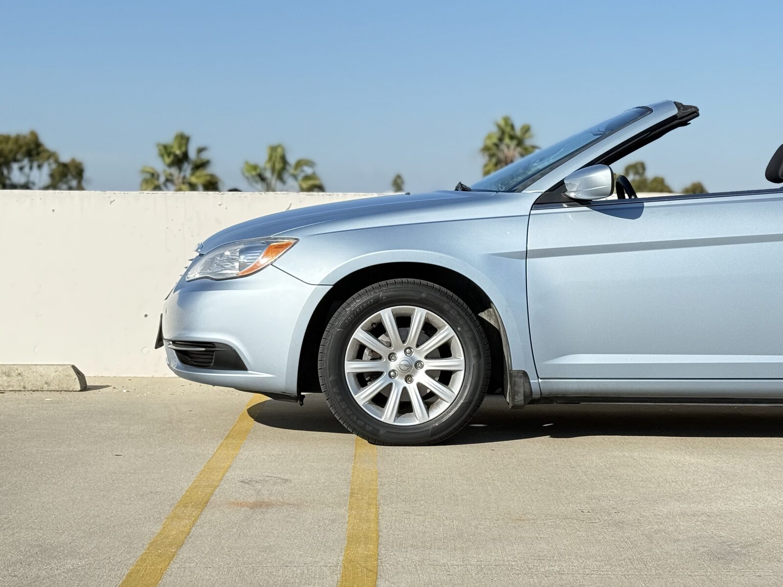 2013 Chrysler 200 gallery photo 12