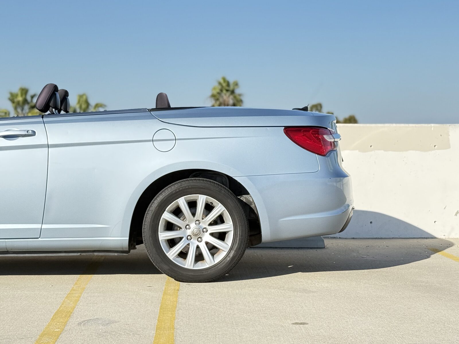 2013 Chrysler 200 gallery photo 13