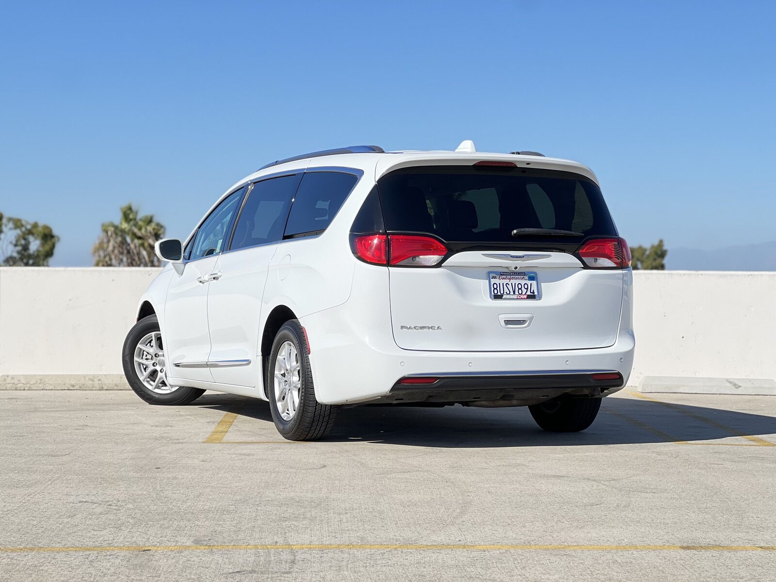 Family Chrysler Pacifica Touring L photo 3