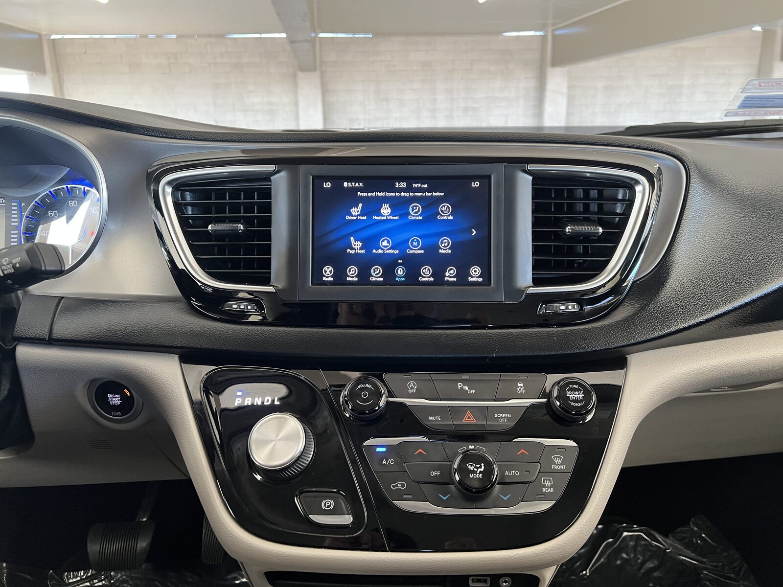 2020 Chrysler Pacifica gallery photo 8