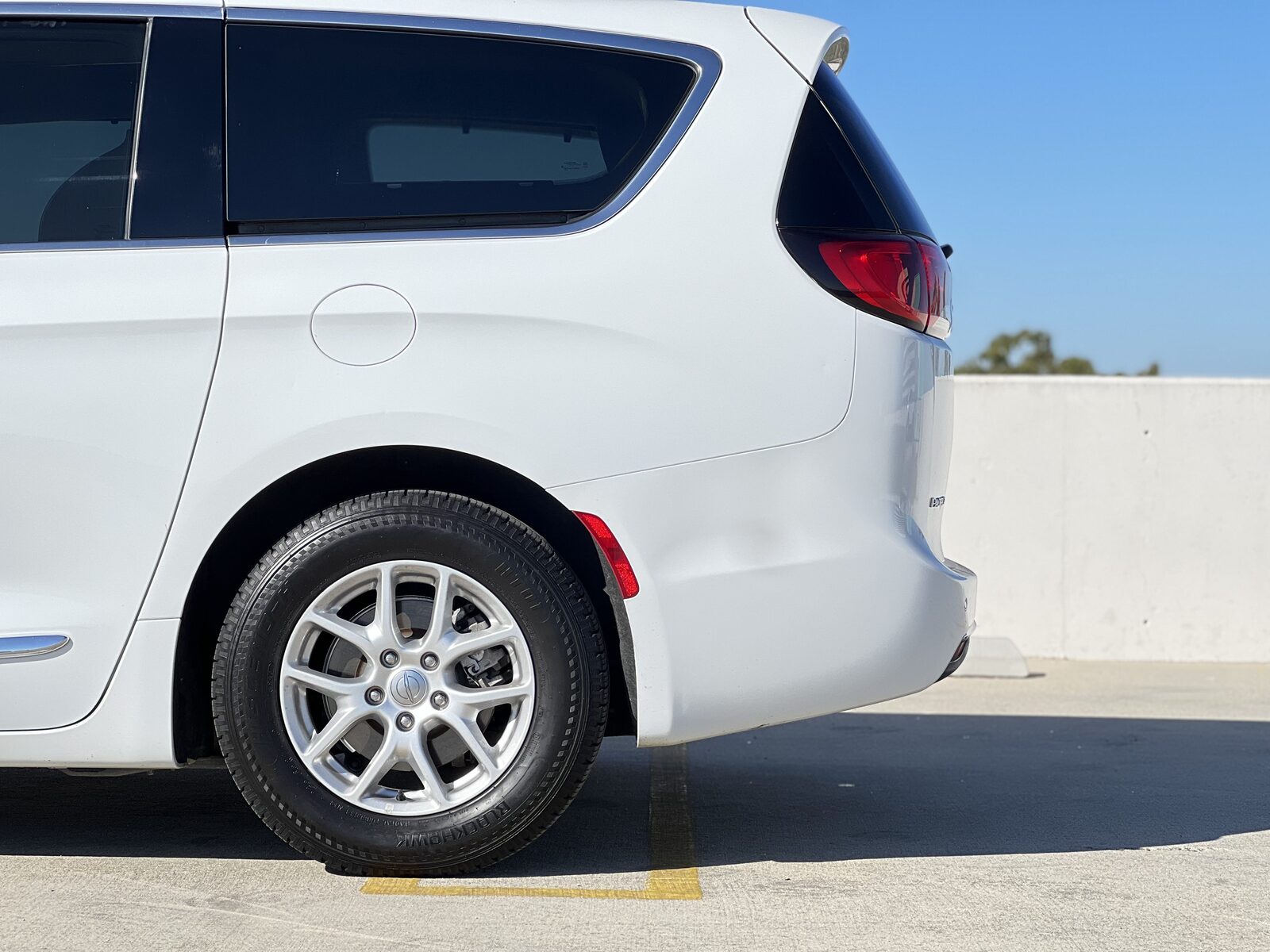 2020 Chrysler Pacifica gallery photo 9
