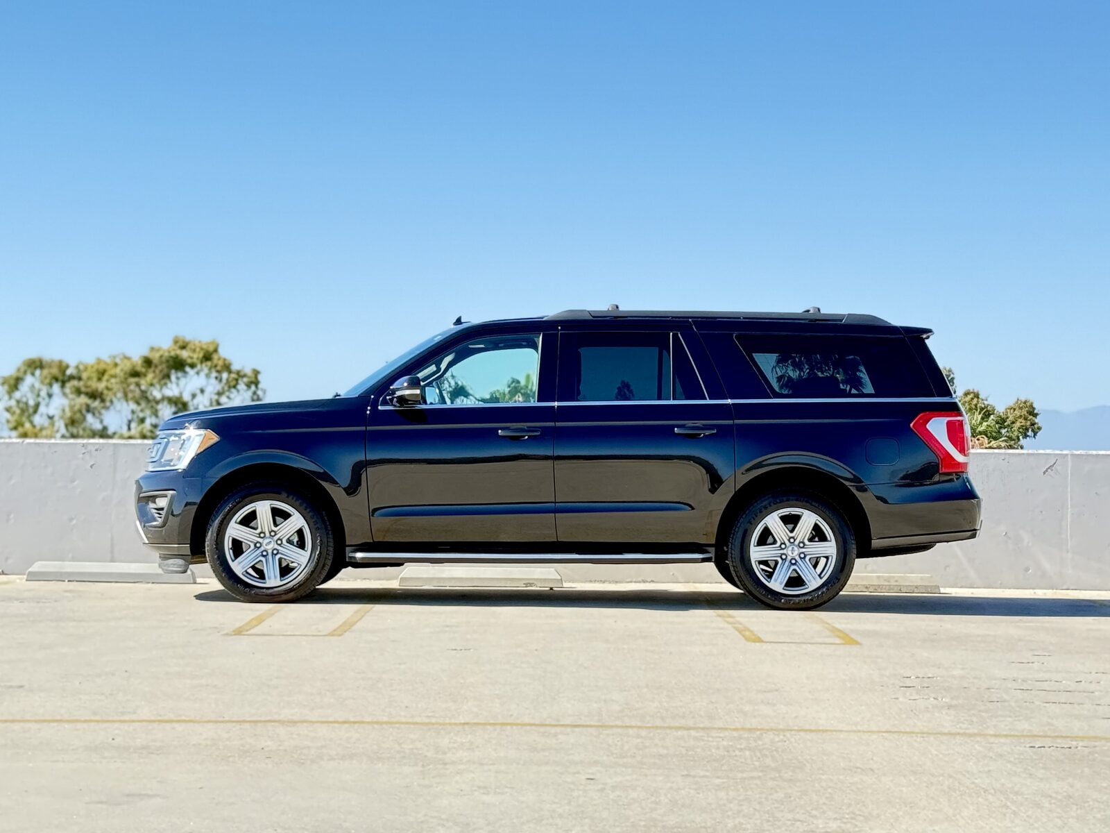 Ford Expedition MAX XLT photo 3