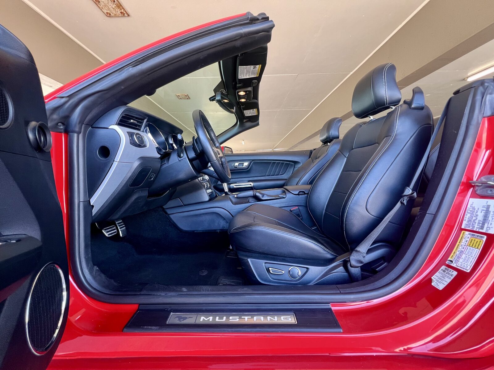 2017 Ford Mustang gallery photo 6