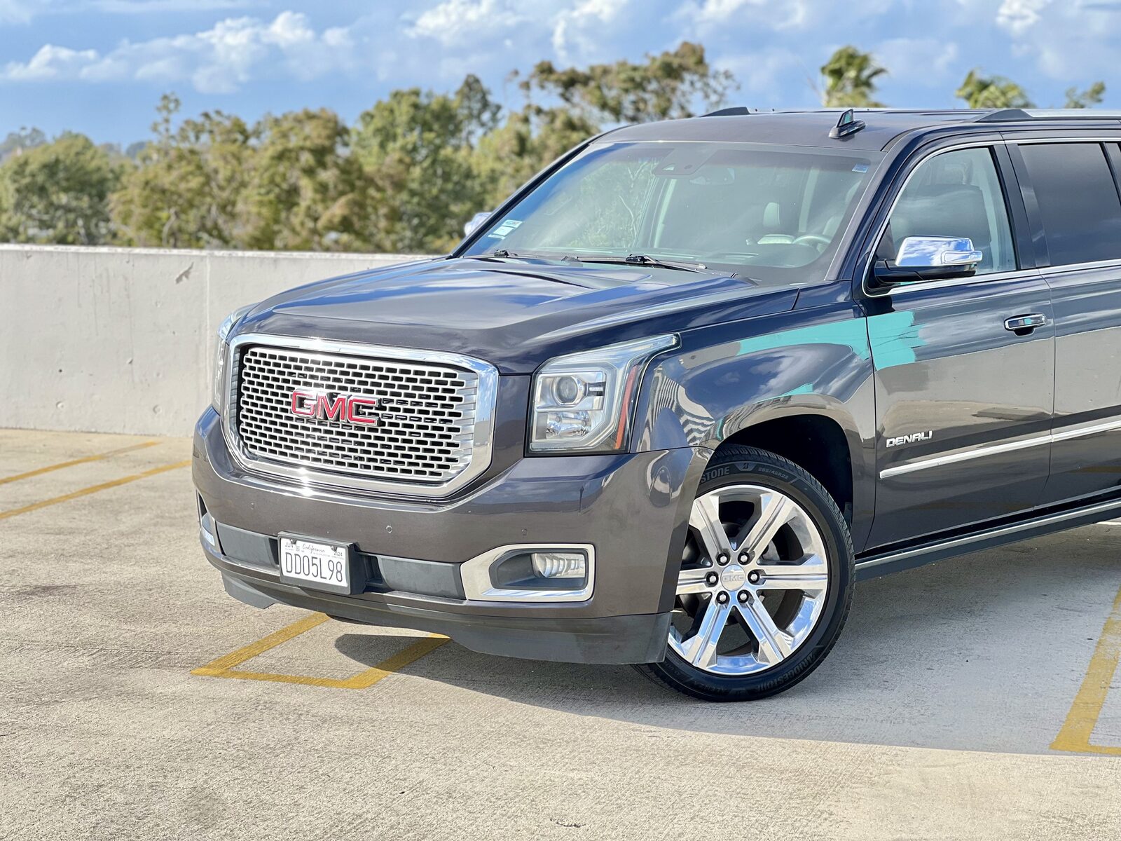 GMC Yukon XL Denali photo 3