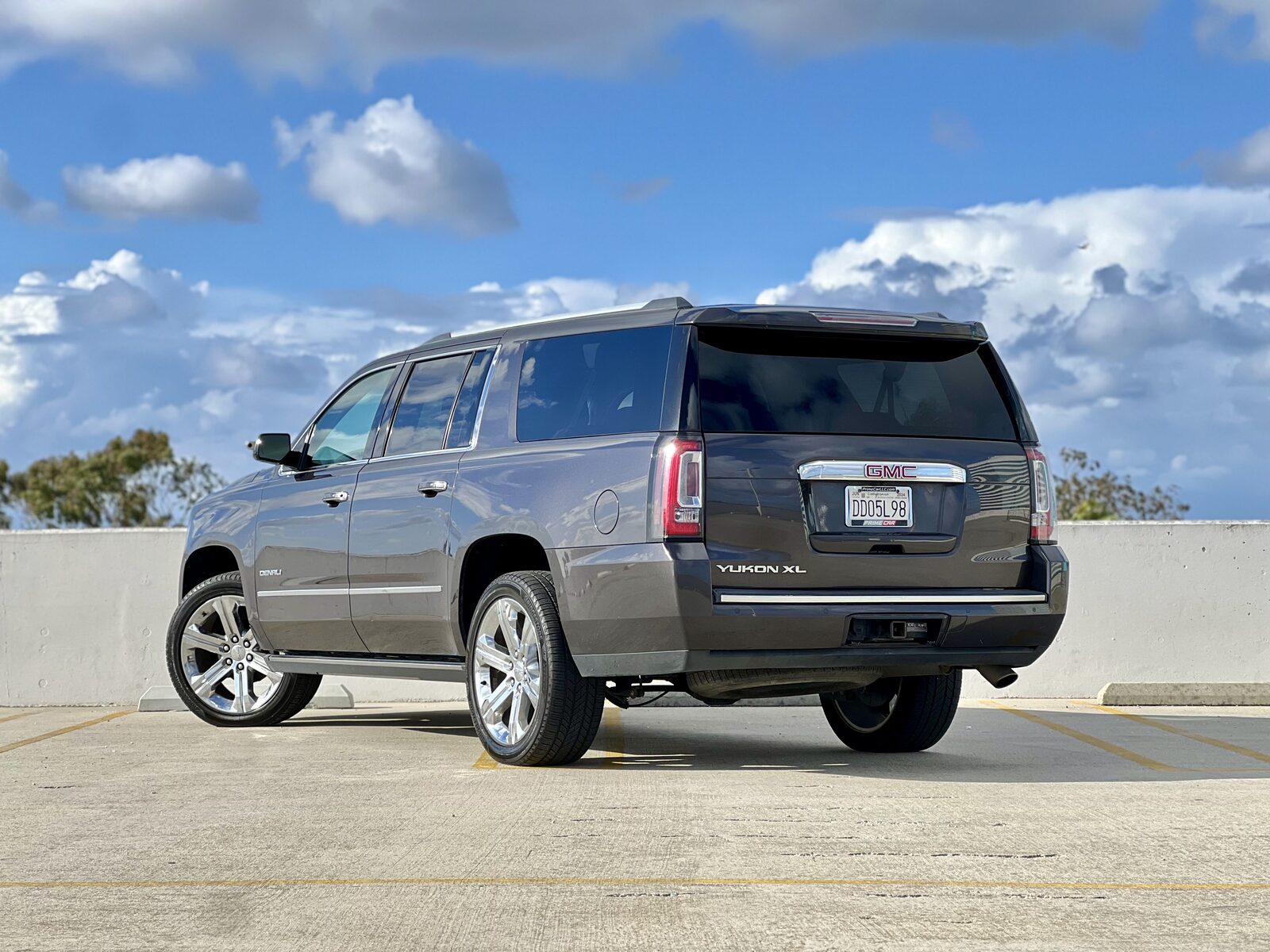 GMC Yukon XL Denali photo 4