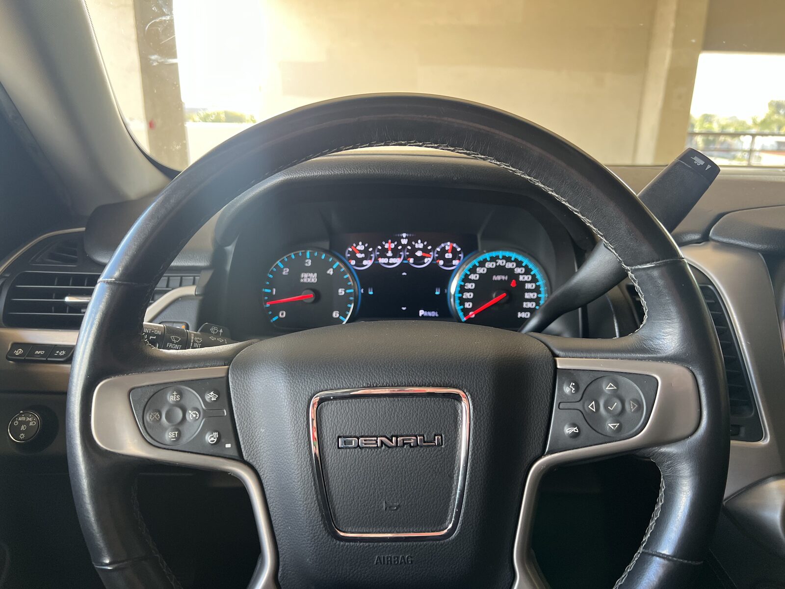 2017 GMC Yukon XL gallery photo 14