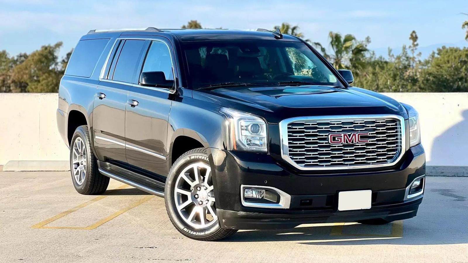 Premium GMC Yukon XL Denali photo 2