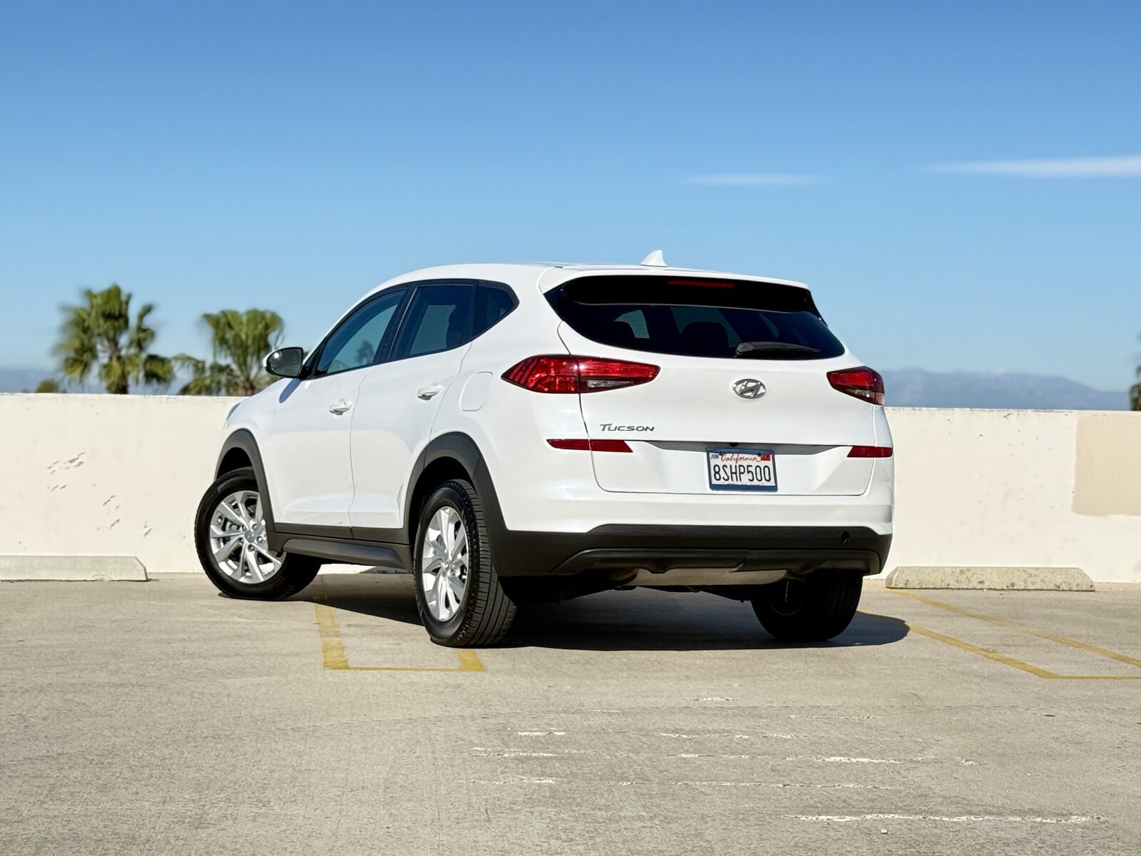 Modern Hyundai Tucson SE photo 3