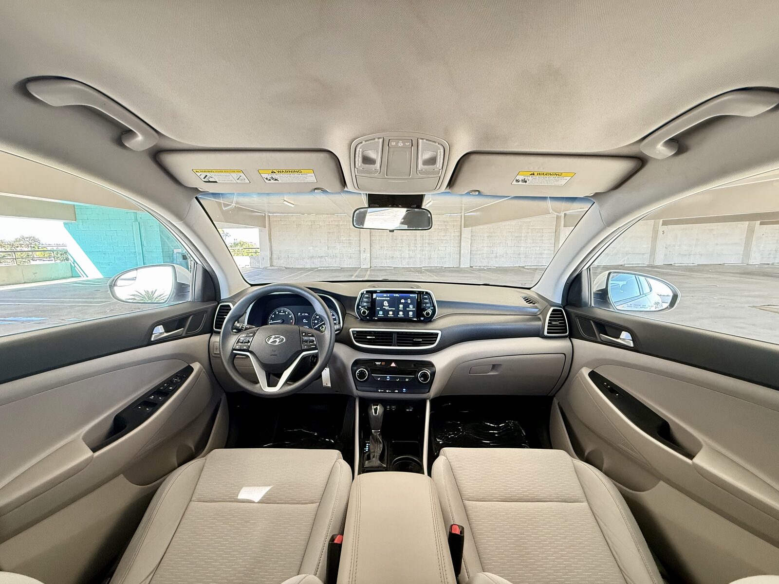 Modern Hyundai Tucson SE photo 4