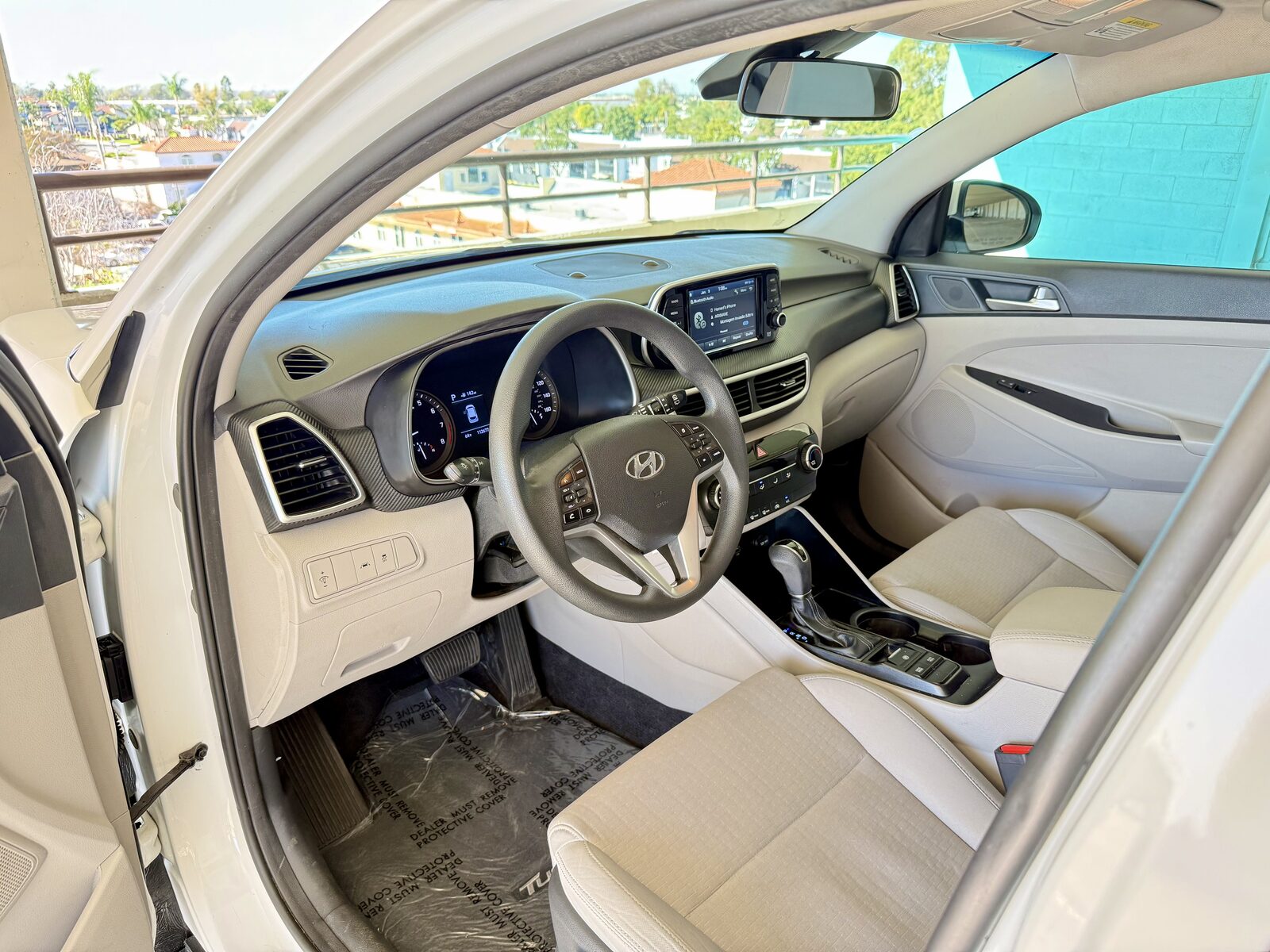 Modern Hyundai Tucson SE photo 5