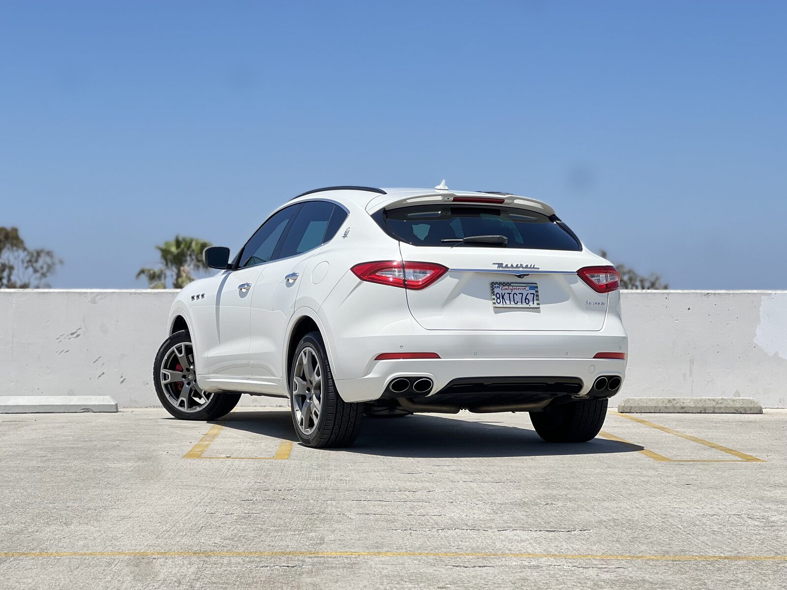 Luxury Maserati Levante photo 3