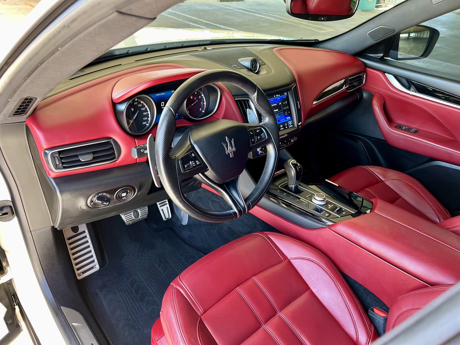 Luxury Maserati Levante photo 5