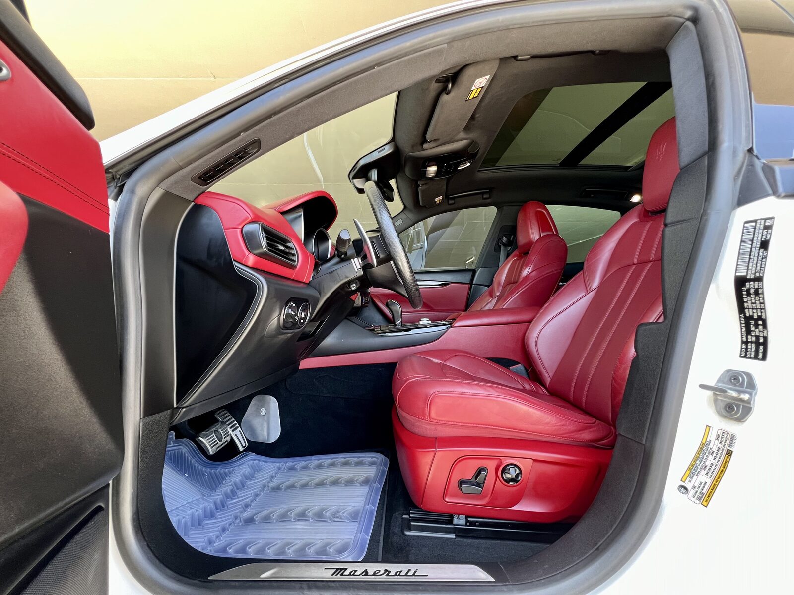 2017 Maserati Levante gallery photo 6