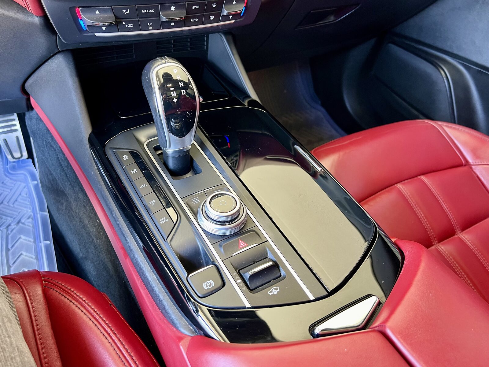 2017 Maserati Levante gallery photo 10