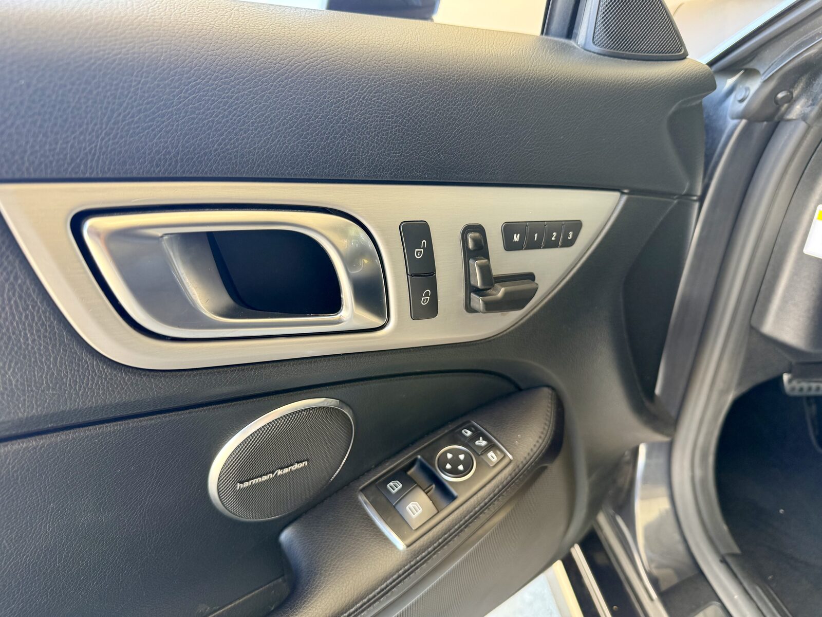 2014 Mercedes-Benz SLK-Class gallery photo 15