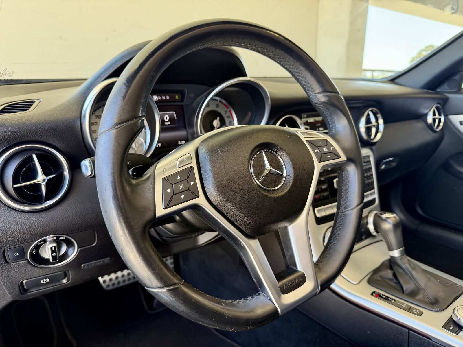 2014 Mercedes-Benz SLK-Class gallery photo 17