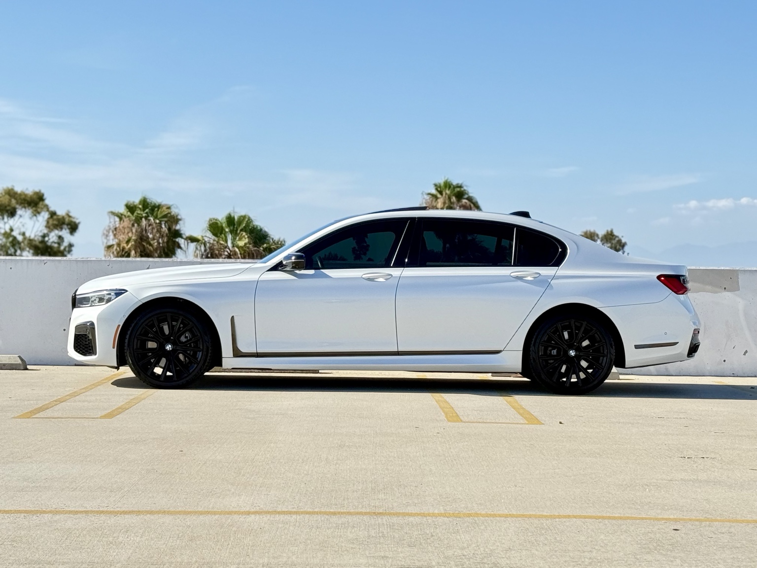 BMW 740i M Sport photo 2
