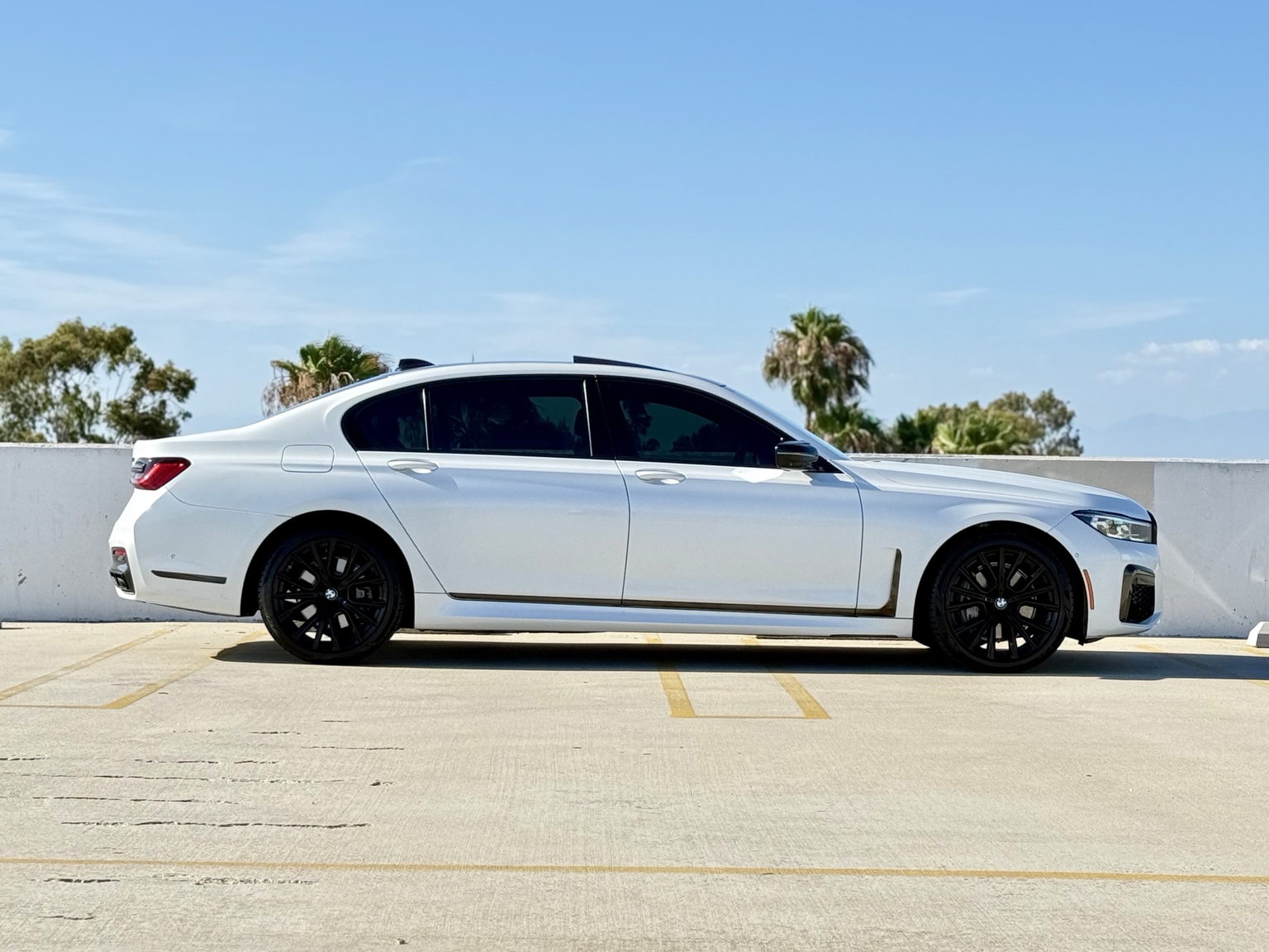 BMW 740i M Sport photo 3