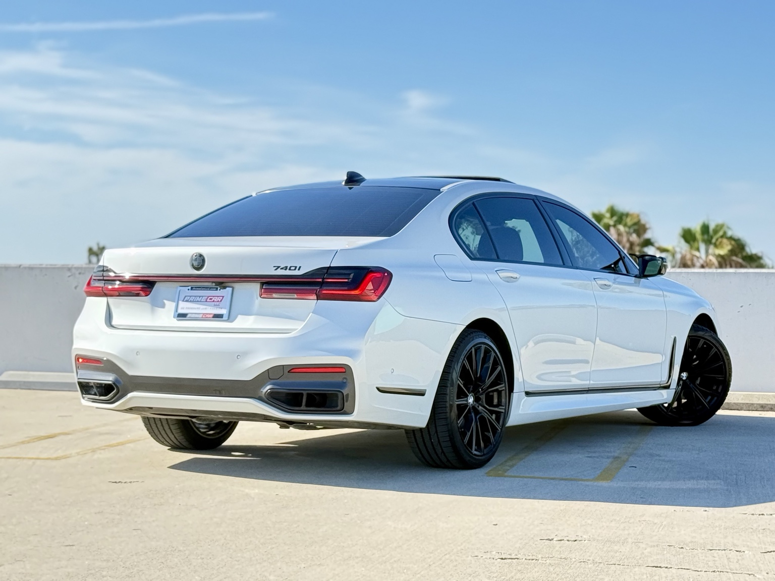 BMW 740i M Sport photo 5