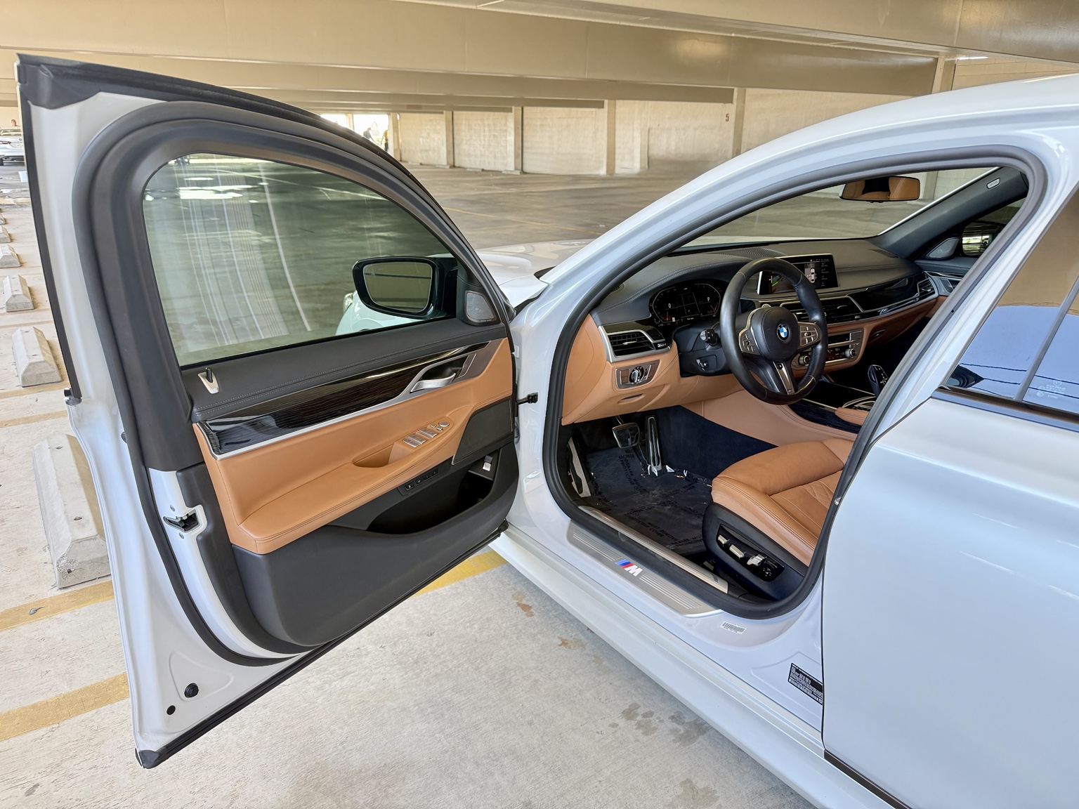 2020 BMW 7 Series gallery photo 13